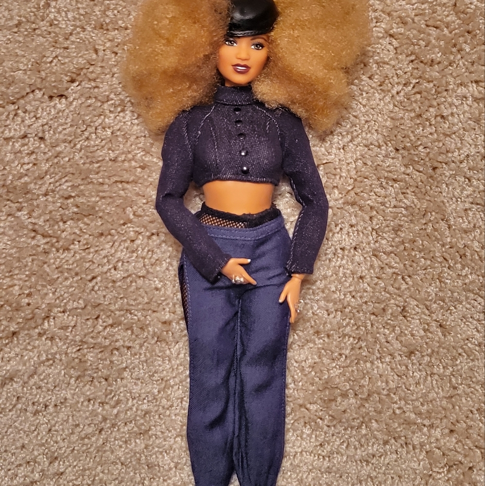 Barbie Signature Styled by Marni Senofonte Doll - Picture 4 of 5